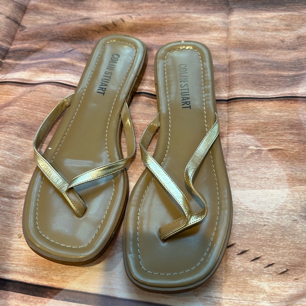 Victoria’s Secret leather gold flip-flops 🩴!